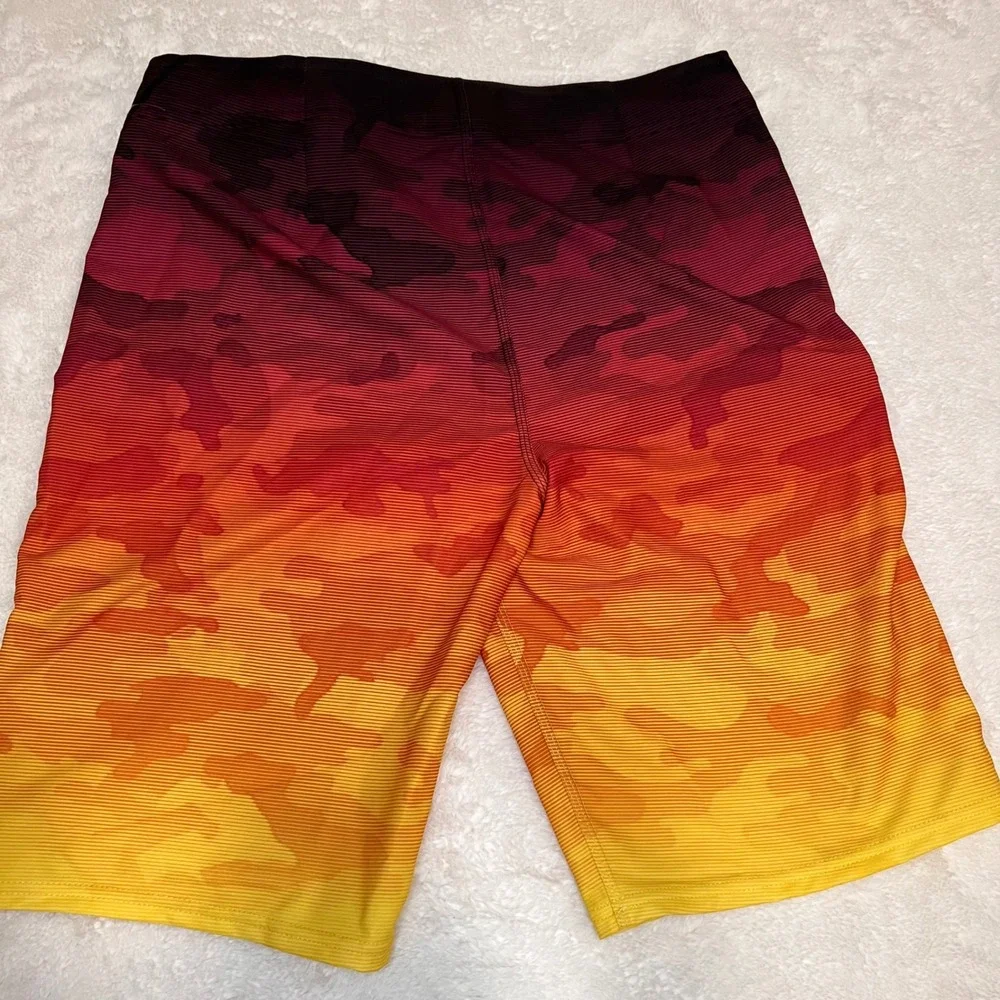 O'Neill Hyperfreak Camo Fade Boardshorts Men's Size 30‎ Sunset Orange Red NWOT